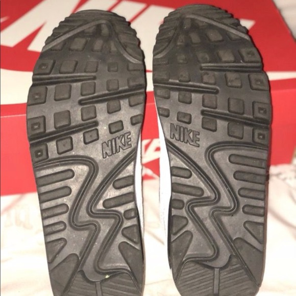 Air Max - Picture 2 of 4